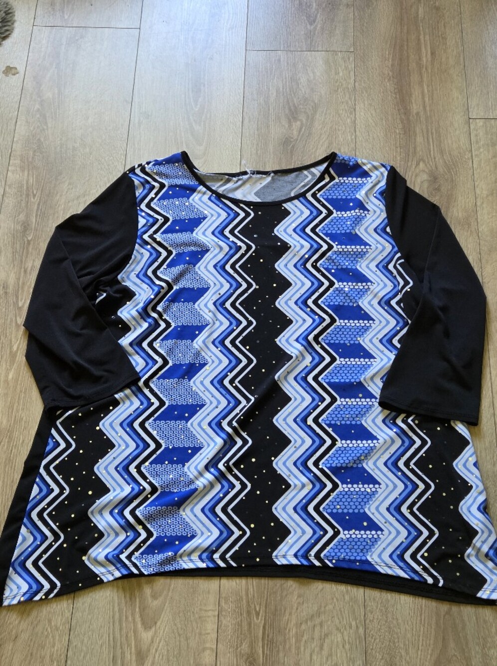 Blue Chevron Pattern 3/4 Length Sleeve Top